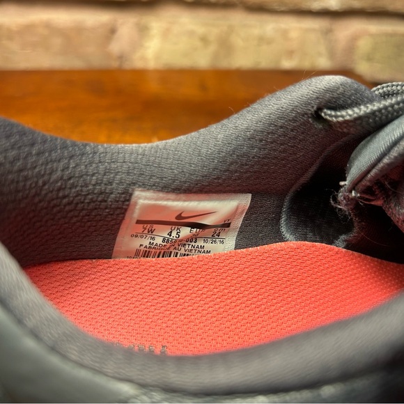 Nike Gray and Pink Athletic Shoes GUC 7 - Picture 7 of 8